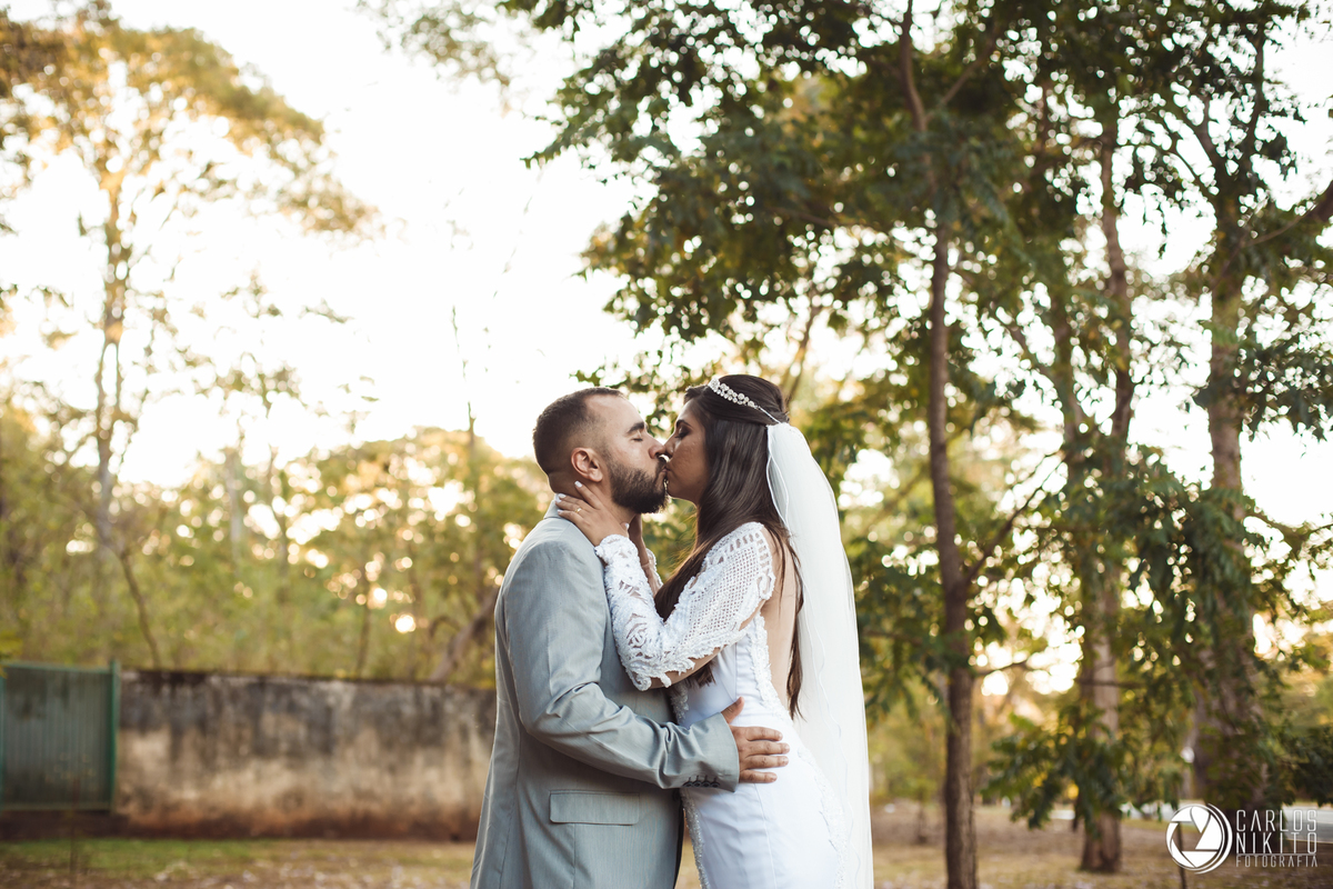 Casamento Paula e Gesmar realizado em Itumbiara Goias fotografado por Carlos Nikito. Celice Prado Make up e vestido Andrea Bernardino