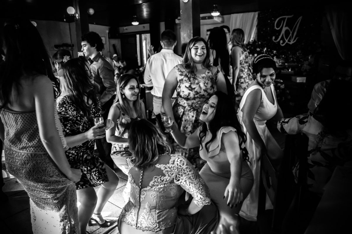 casamento Adrielly e Thalles realizado em Itumbiara Goias fotografado por Carlos Nikito no restaurante Arvoredo.