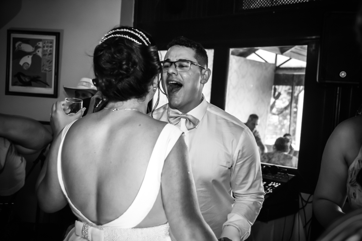 casamento Adrielly e Thalles realizado em Itumbiara Goias fotografado por Carlos Nikito no restaurante Arvoredo.