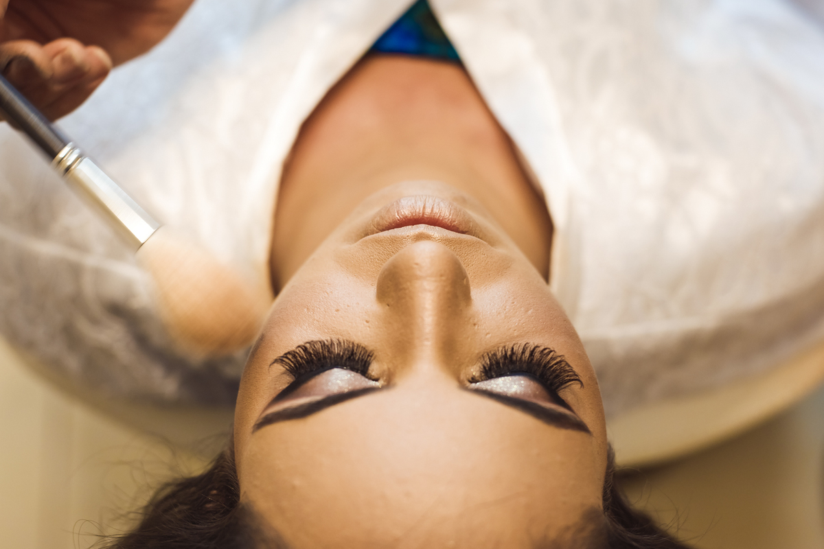 Casamento Gleicekelle e Thiago realizado em Itumbiara Goias, fotografado por Carlos Nikito. Making of da noiva no Tiago Azevedo.