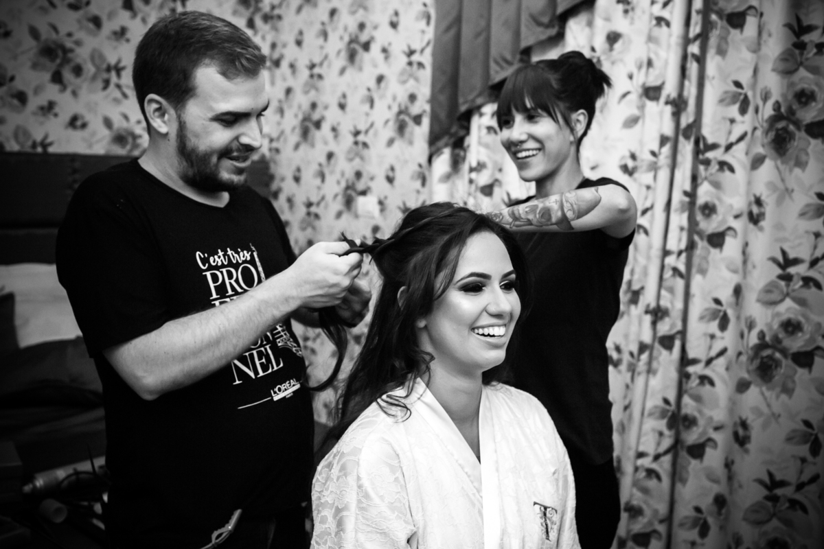 Casamento Gleicekelle e Thiago realizado em Itumbiara Goias, fotografado por Carlos Nikito. Making of da noiva no Tiago Azevedo.