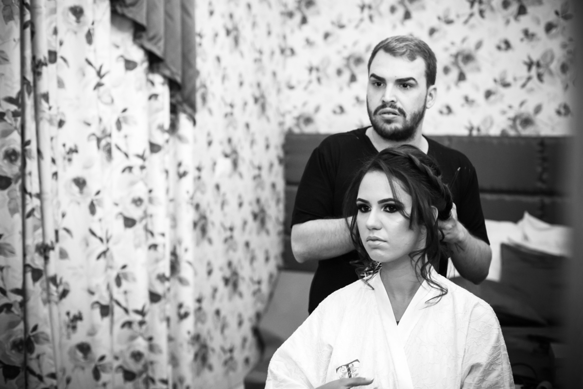 Casamento Gleicekelle e Thiago realizado em Itumbiara Goias, fotografado por Carlos Nikito. Making of da noiva no Tiago Azevedo.