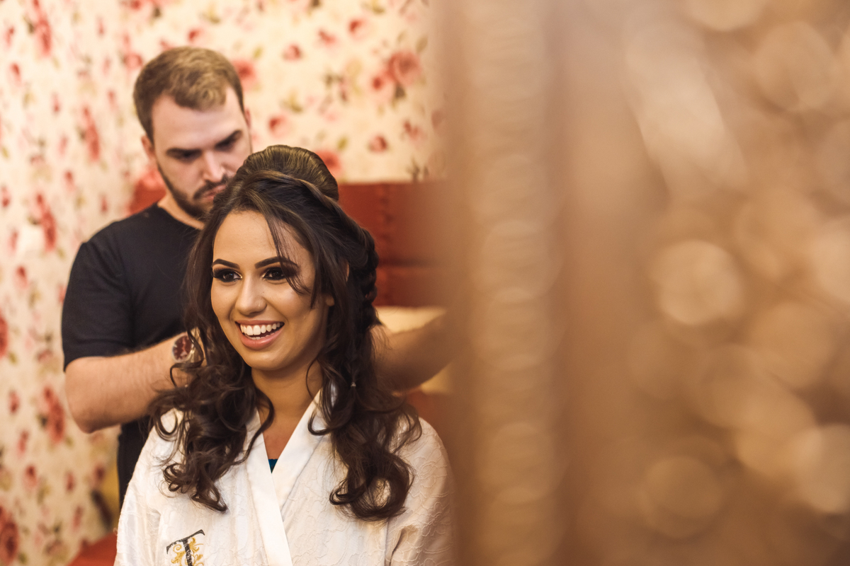 Casamento Gleicekelle e Thiago realizado em Itumbiara Goias, fotografado por Carlos Nikito. Making of da noiva no Tiago Azevedo.