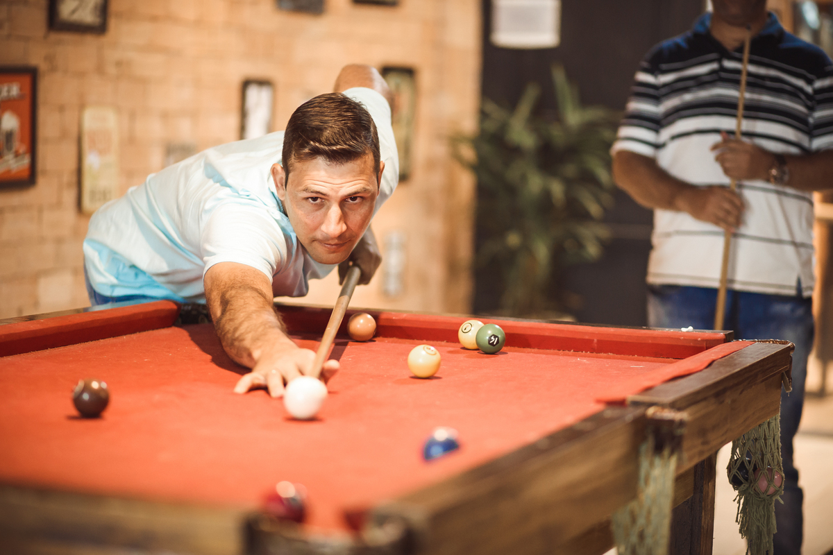 Casamento Gleicekelle e Thiago realizado em Itumbiara Goias, fotografado por Carlos Nikito. Making of do noivo na Barbearia Bolshoi.