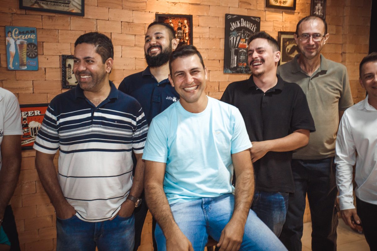Casamento Gleicekelle e Thiago realizado em Itumbiara Goias, fotografado por Carlos Nikito. Making of do noivo na Barbearia Bolshoi.