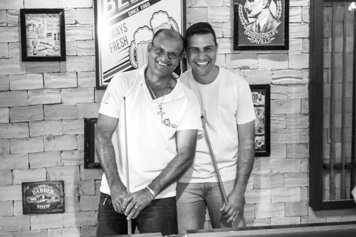 Casamento Gleicekelle e Thiago realizado em Itumbiara Goias, fotografado por Carlos Nikito. Making of do noivo na Barbearia Bolshoi.