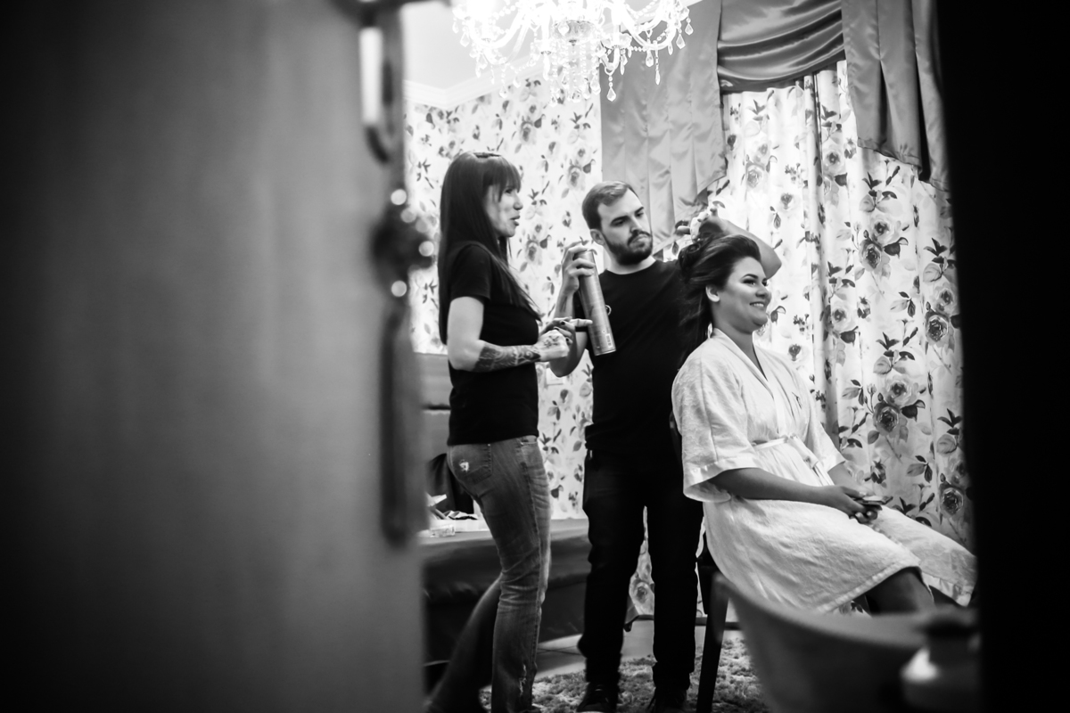 Casamento Andrielle  e Edson realizado em Itumbiara Goias, fotografado por Carlos Nikito. Making of no Tiago Azevedo hairdressers