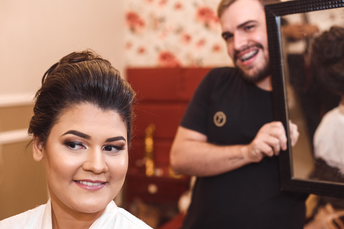 Casamento Andrielle  e Edson realizado em Itumbiara Goias, fotografado por Carlos Nikito. Making of no Tiago Azevedo hairdressers