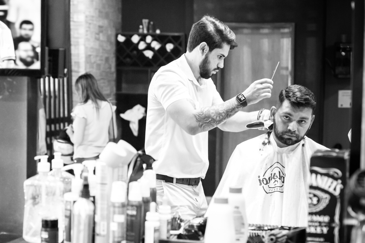 Casamento Andrielle  e Edson realizado em Itumbiara Goias, fotografado por Carlos Nikito. Making of na Bolshoi Barbearia.