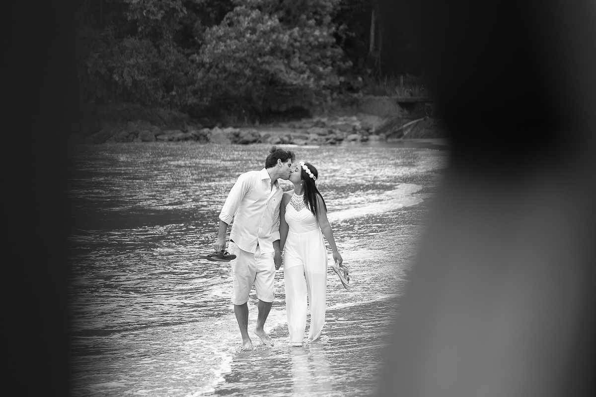 ensaio pré casamento na praia das conchas no guarujá