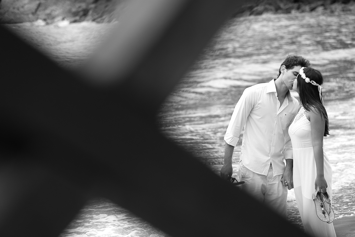 ensaio pré casamento na praia das conchas no guarujá