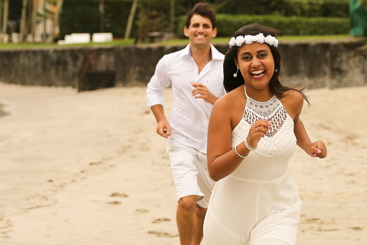 ensaio pré casamento na praia das conchas no guarujá