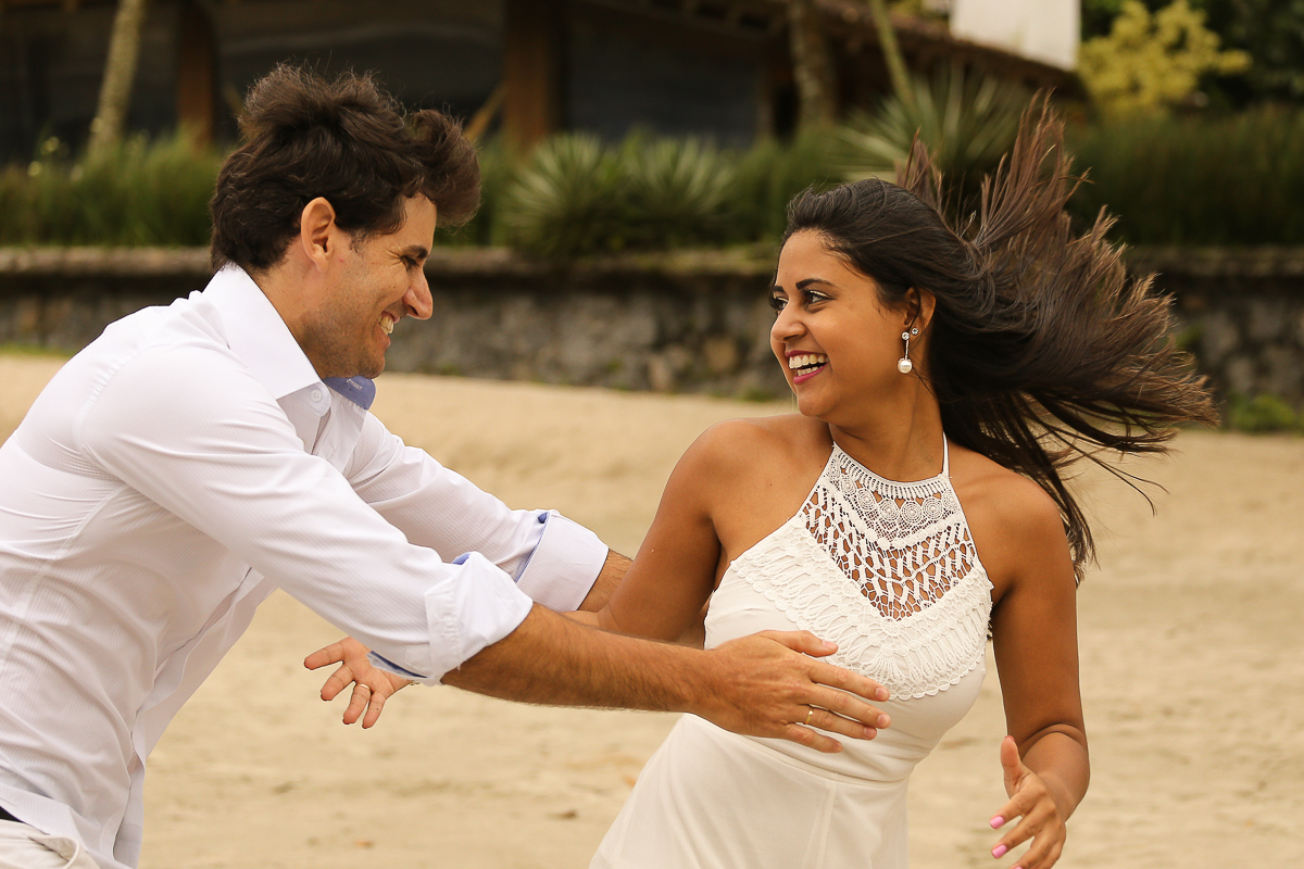 ensaio pré casamento na praia das conchas no guarujá