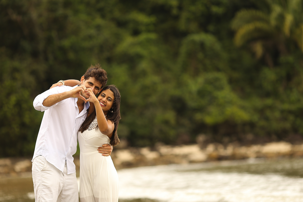 ensaio pré casamento na praia das conchas no guarujá