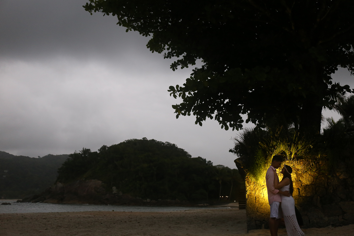 ensaio-pre´-casamento-natalia-e-vinicius-ensaiopré-casamento-praia-das-conchas-guarujá-/sp