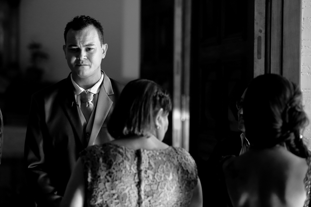 casamento igreja matriz noivo olhando