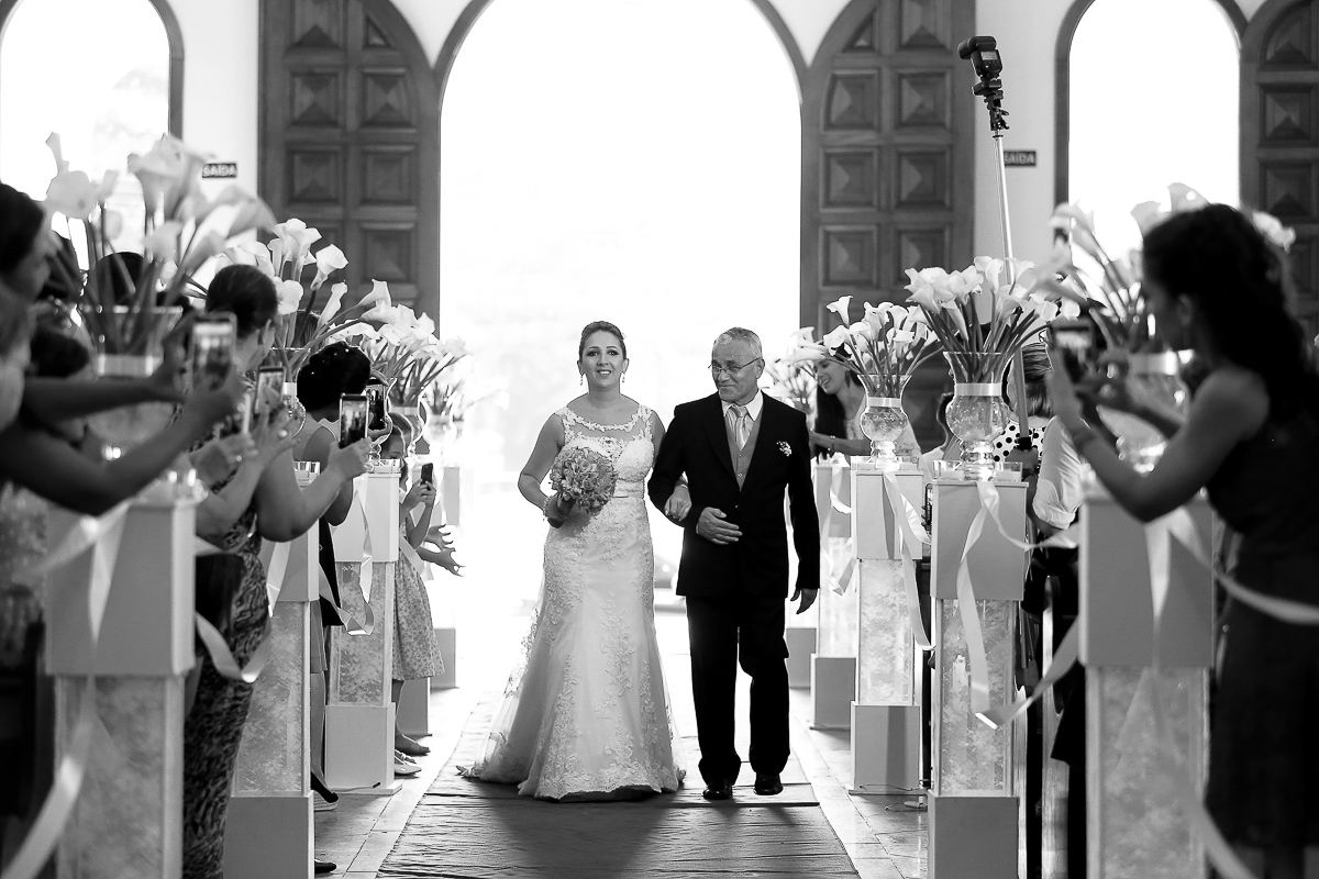 entrada da noiva casamento na igreja matriz no guaruja