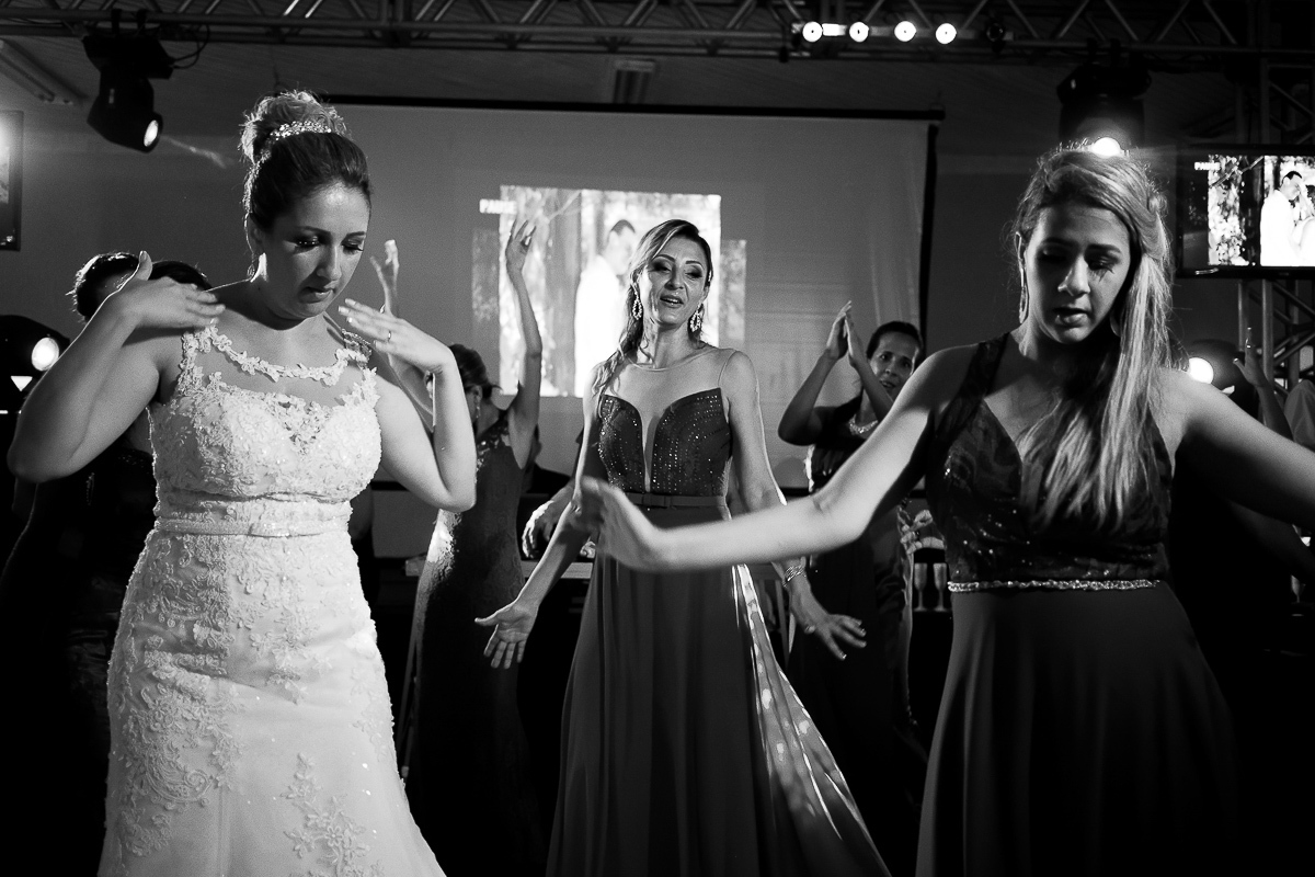 casal dançando na festa de casamento cassino da base aérea de santos