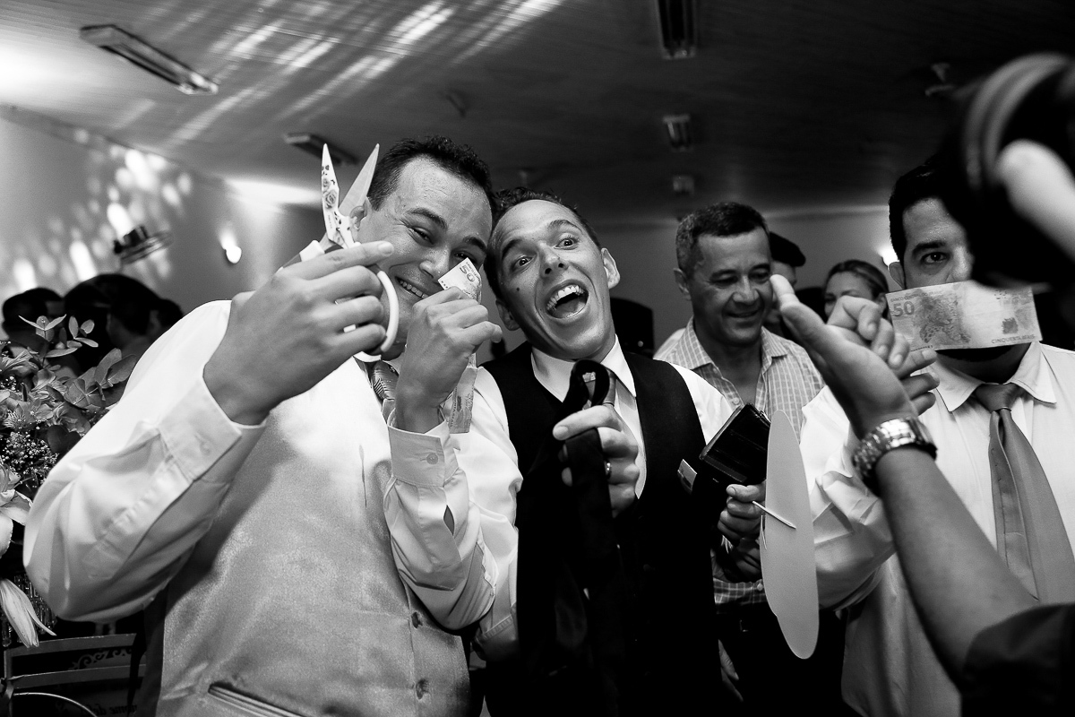 casal dançando na festa de casamento cassino da base aérea de santos