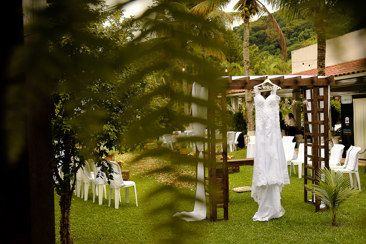 vestido da noiva do casamento de dia no guarujá jardim acapulco de natalia e atilio