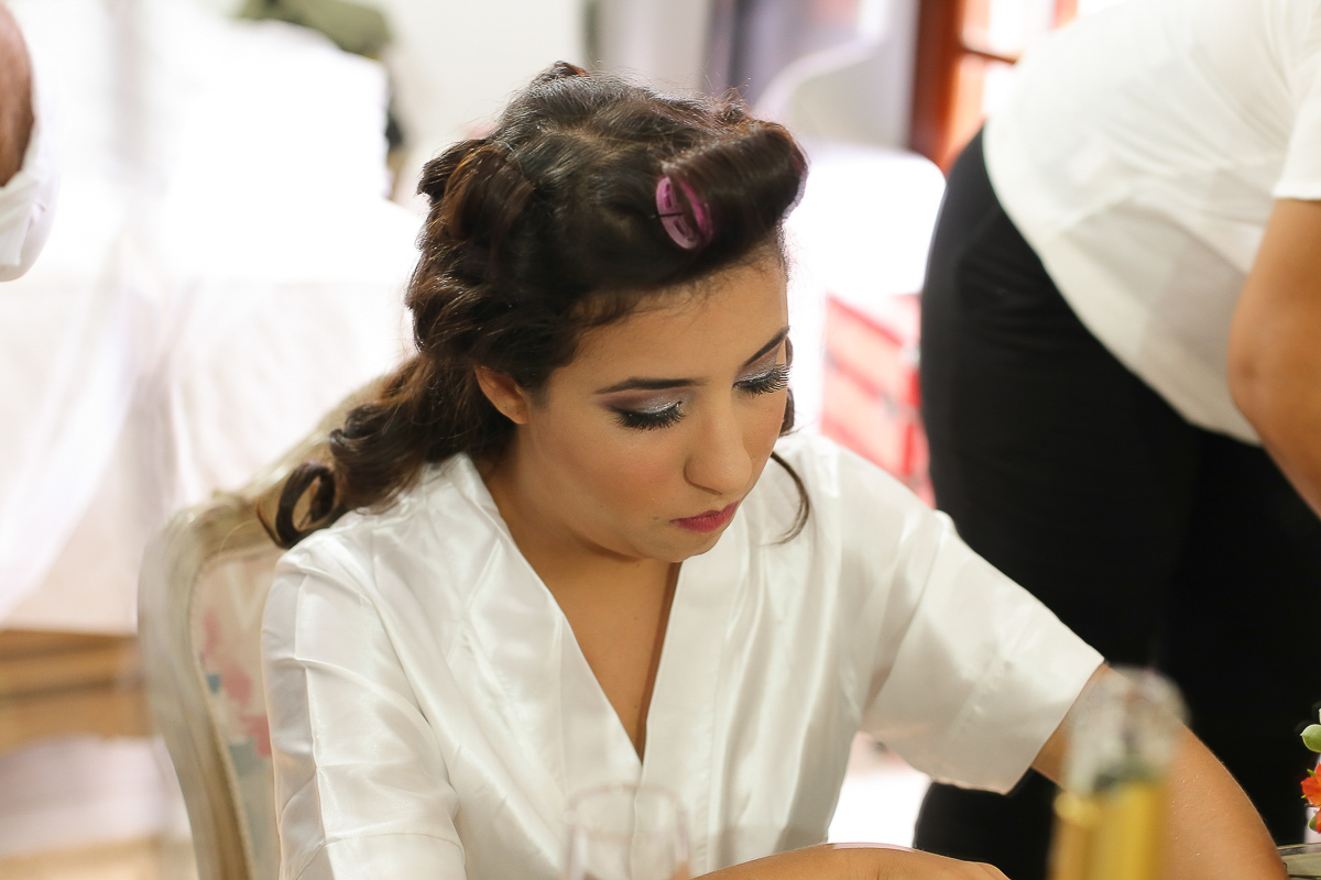 noiva no makig of do casamento de dia no jardim acapulco