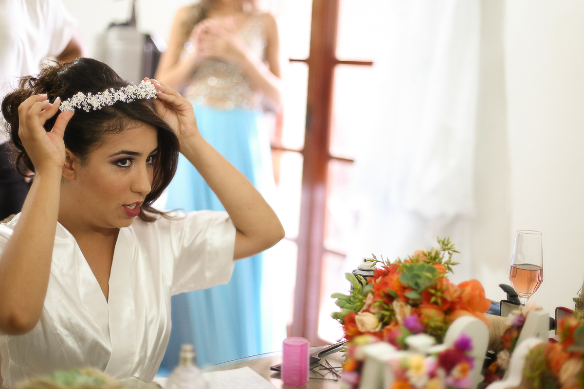 noiva no makig of do casamento de dia no jardim acapulco
