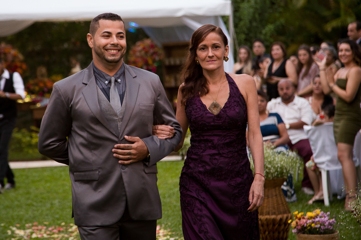 entrada do noivo casamento de dia no jardim acapulco