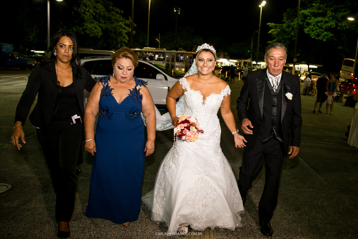 entrada-da-noiva-igreja-doembaré-santos-noiva-livia