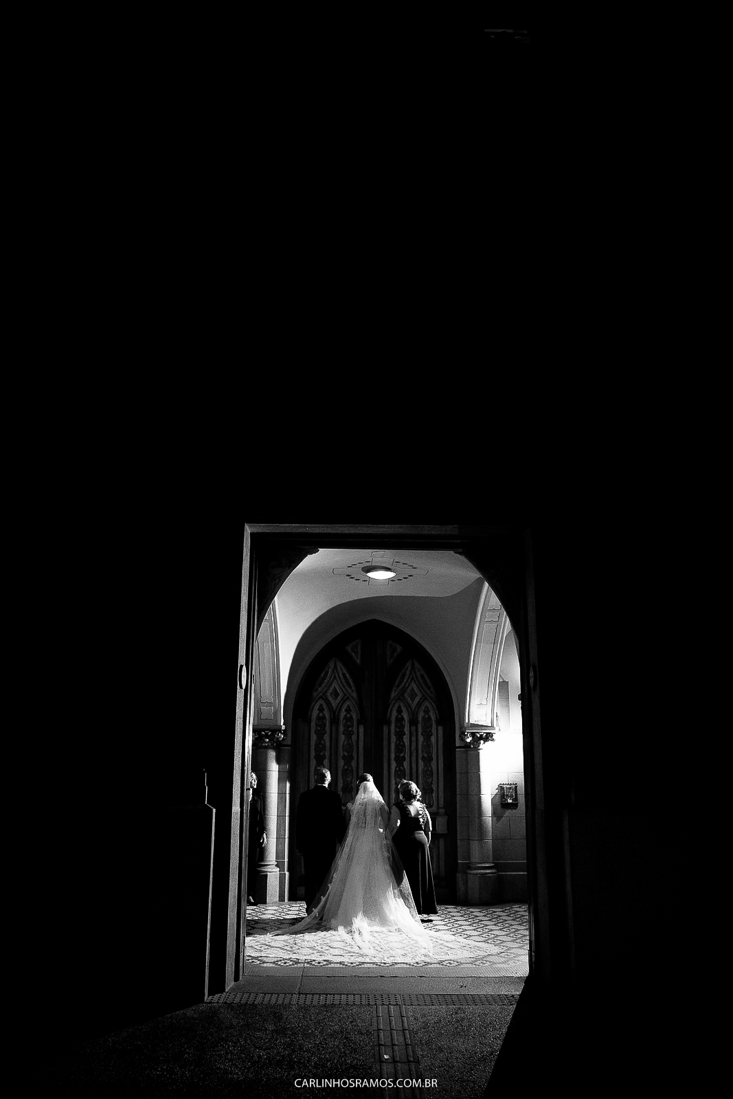 entrada-da-noiva-igreja-doembaré-santos-noiva-livia