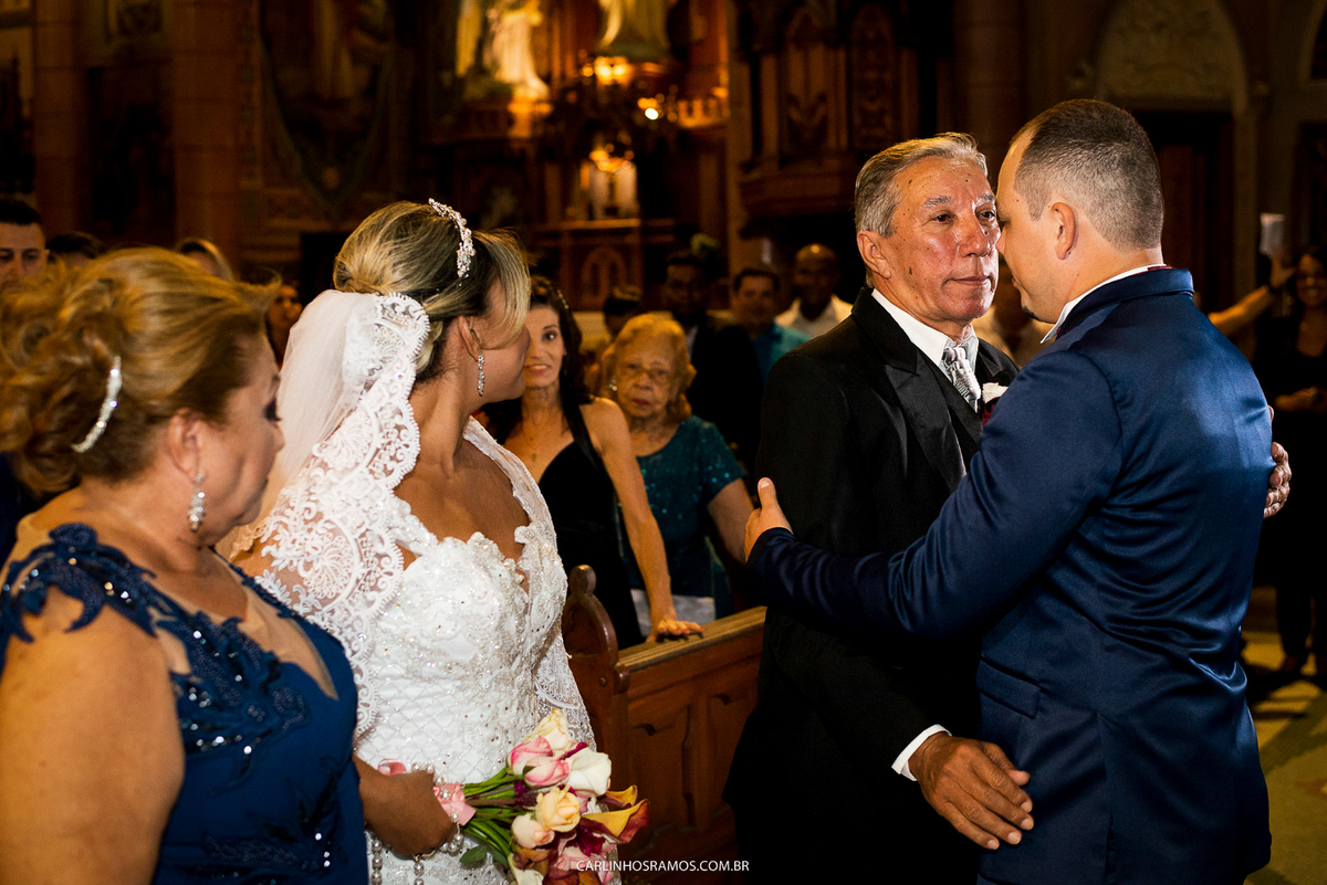 entrada-da-noiva-igreja-doembaré-santos-noiva-livia