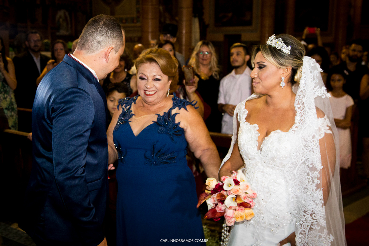 entrada-da-noiva-igreja-doembaré-santos-noiva-livia