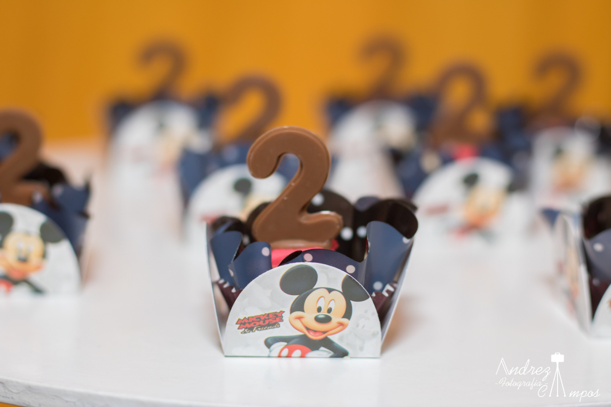 mesa doce mickey menino