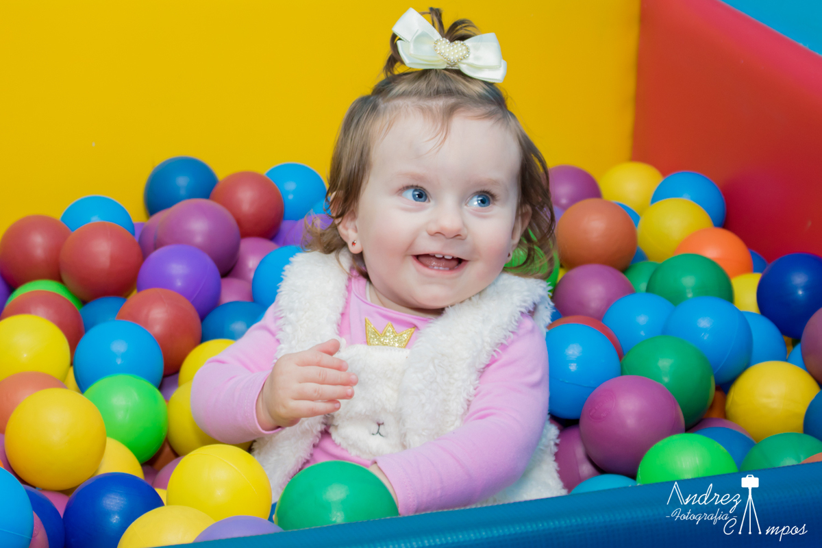 piscina de bolinhaespaço kids festa infantil