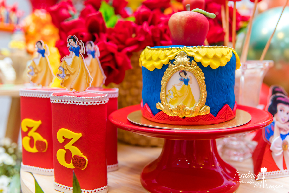 mini bolo branca de neve