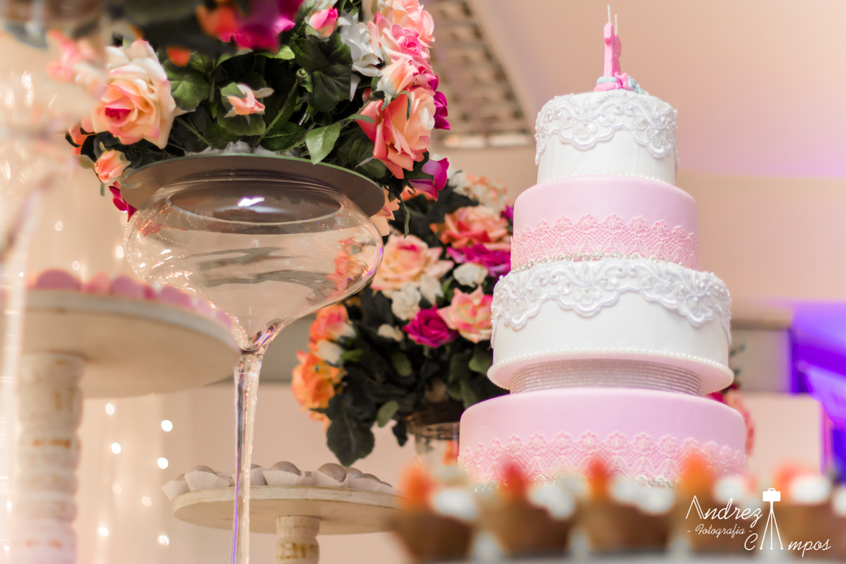 bolo 15 anos simples