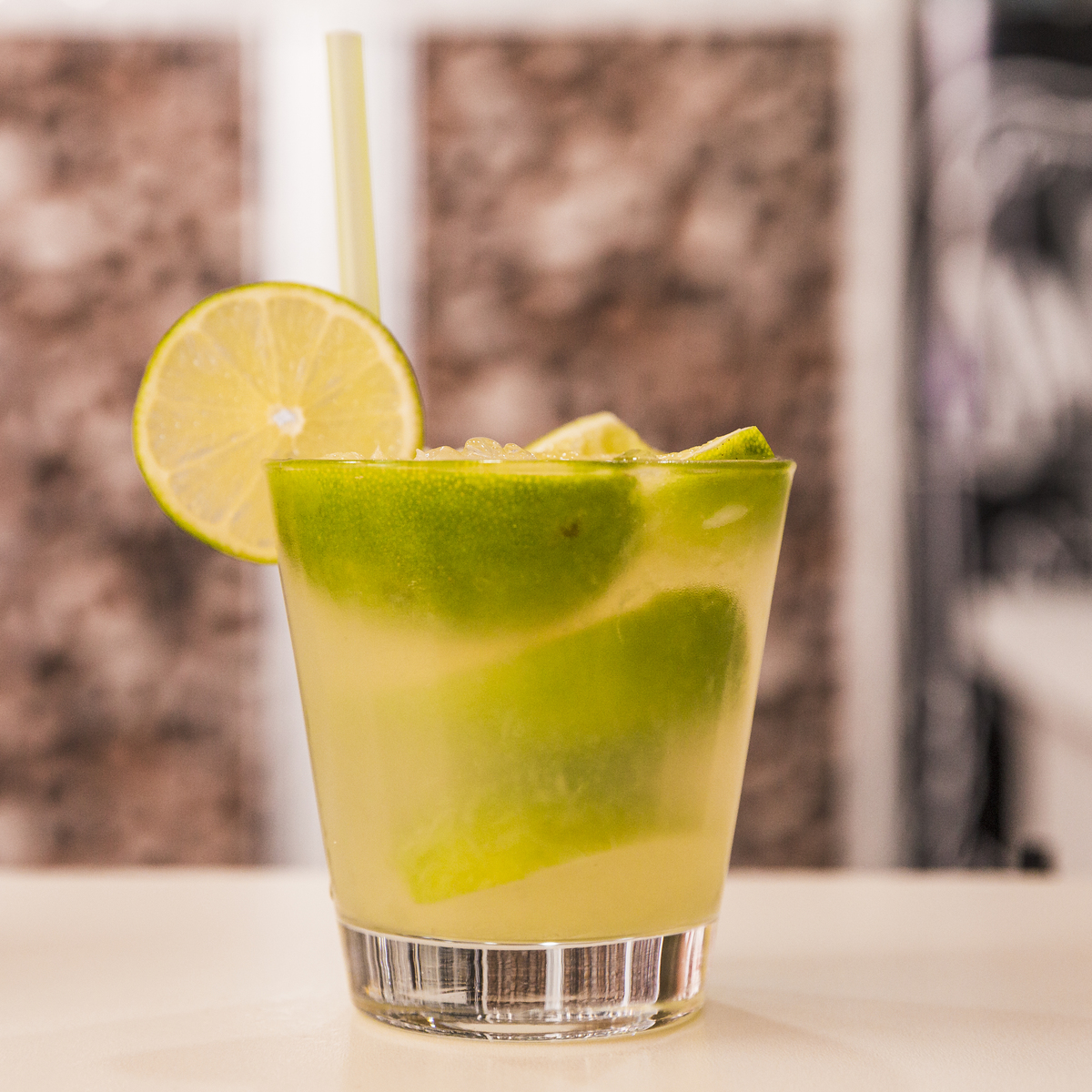 Caipirinha de Limão
A caipirinha é ótima como aperitivo ou para acompanhar a tradicional feijoada.