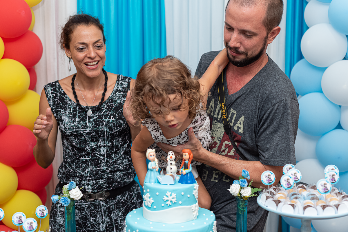 fotografia-festa-infantil-rj-3-anos-amigos-decoracao-tema-frozen-carros-tijuca