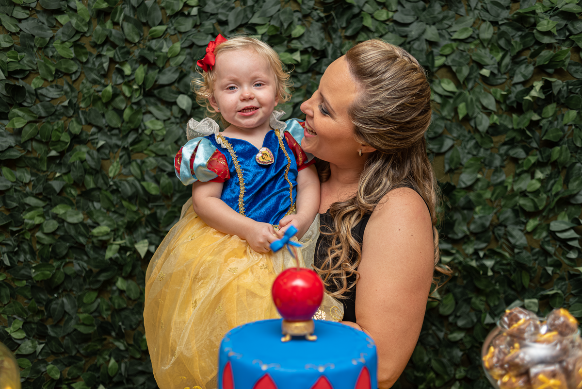 fotografia-de-festa-infantil-rj-2-anos-tema-decoracao-branca-de-neve