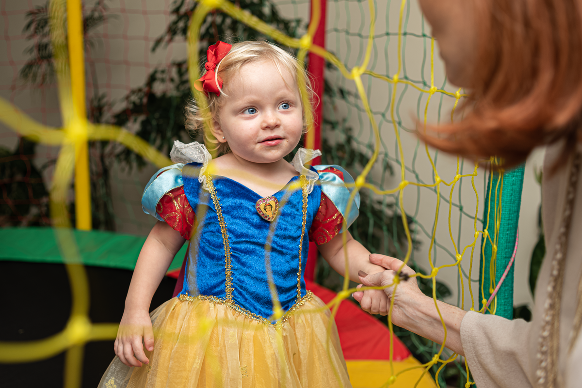 fotografia-de-festa-infantil-rj-2-anos-tema-decoracao-branca-de-neve