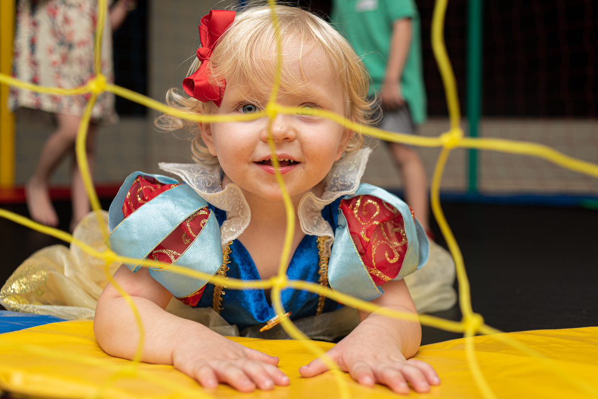 fotografia-de-festa-infantil-rj-2-anos-tema-decoracao-branca-de-neve