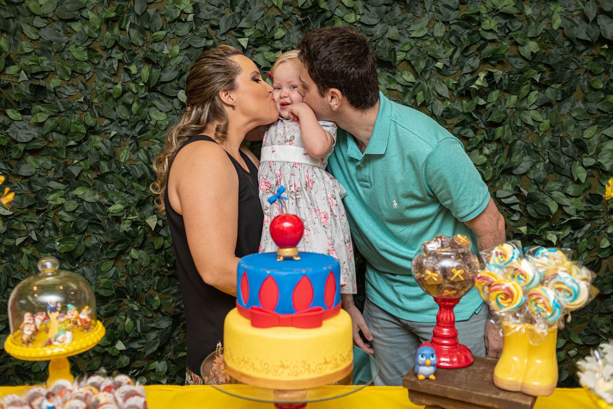 fotografia-de-festa-infantil-rj-2-anos-tema-decoracao-branca-de-neve