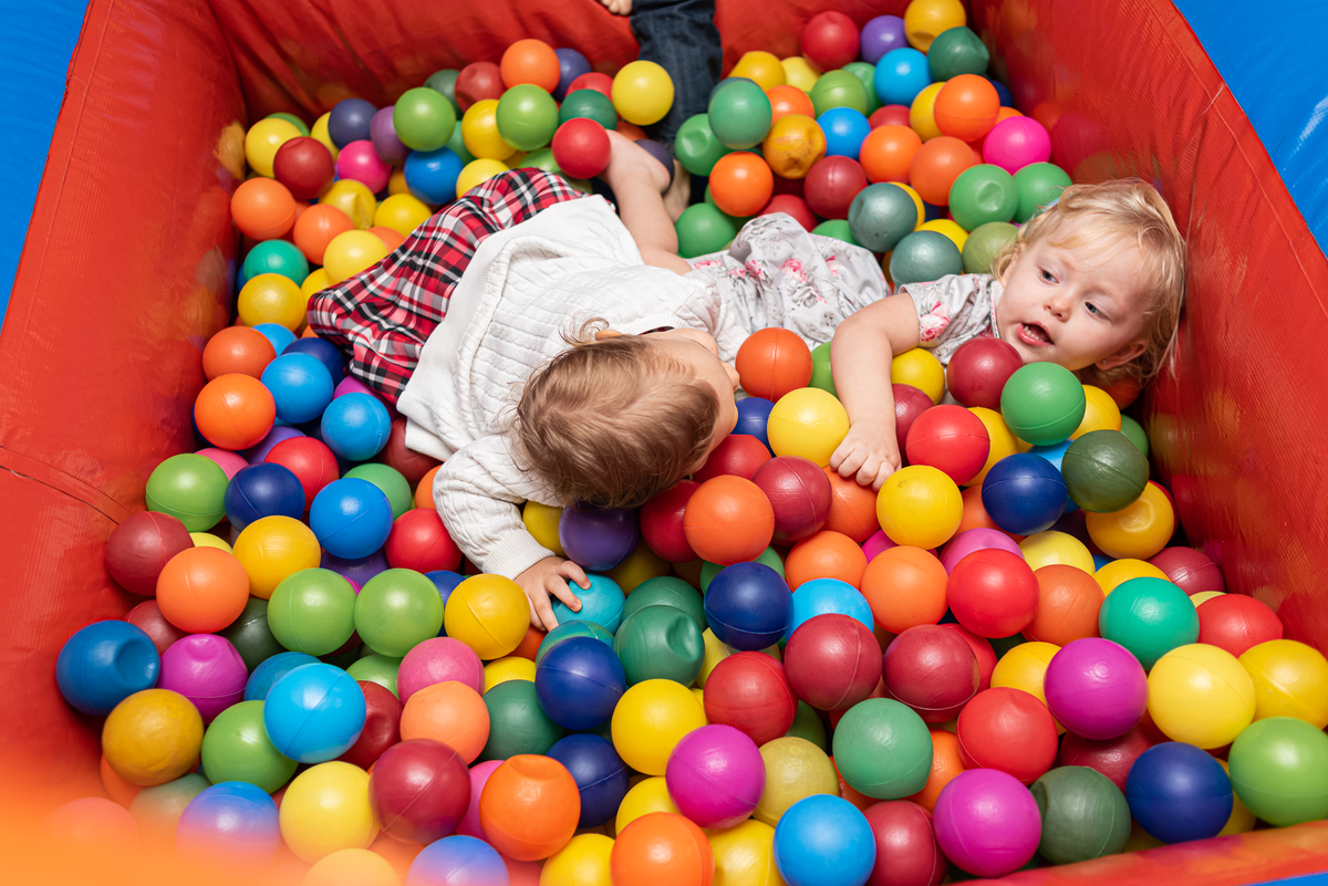 fotografia-de-festa-infantil-rj-2-anos-tema-decoracao-branca-de-neve