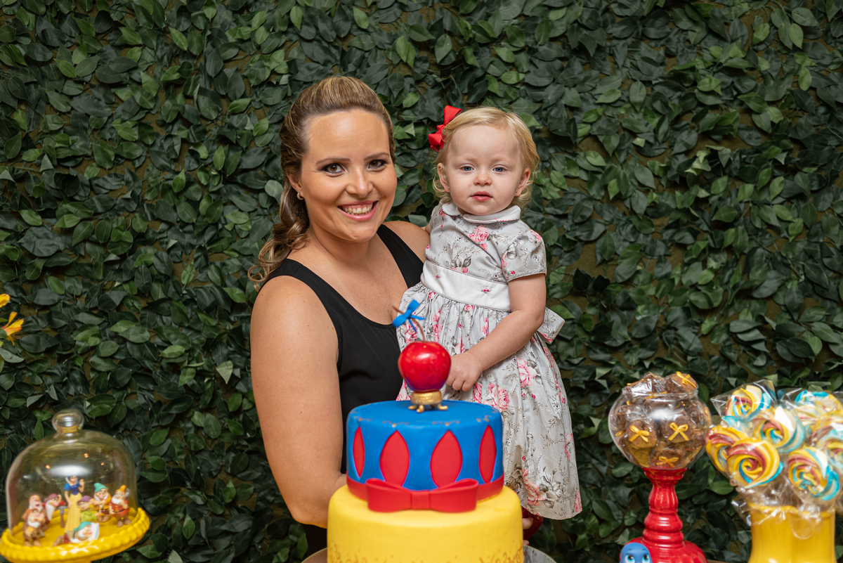 fotografia-de-festa-infantil-rj-2-anos-tema-decoracao-branca-de-neve