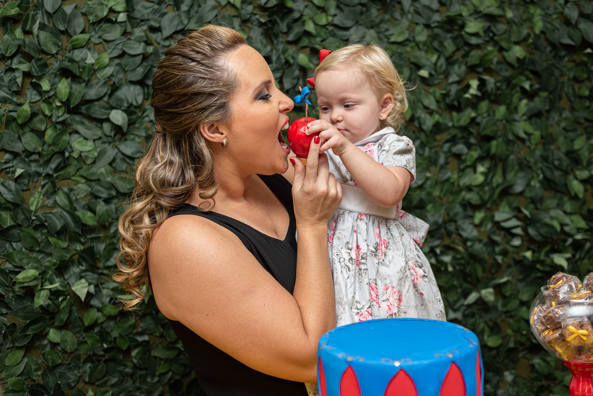 fotografia-de-festa-infantil-rj-2-anos-tema-decoracao-branca-de-neve