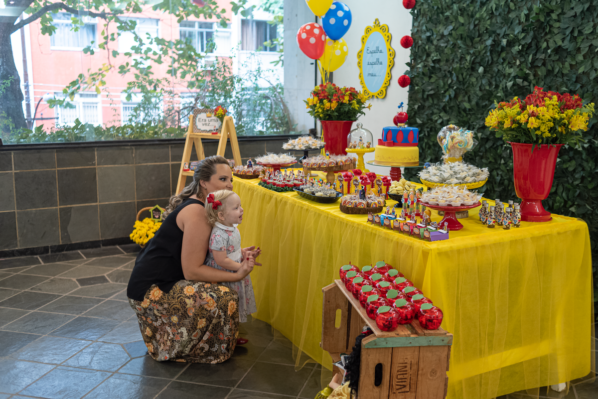 fotografia-de-festa-infantil-rj-2-anos-tema-decoracao-branca-de-neve