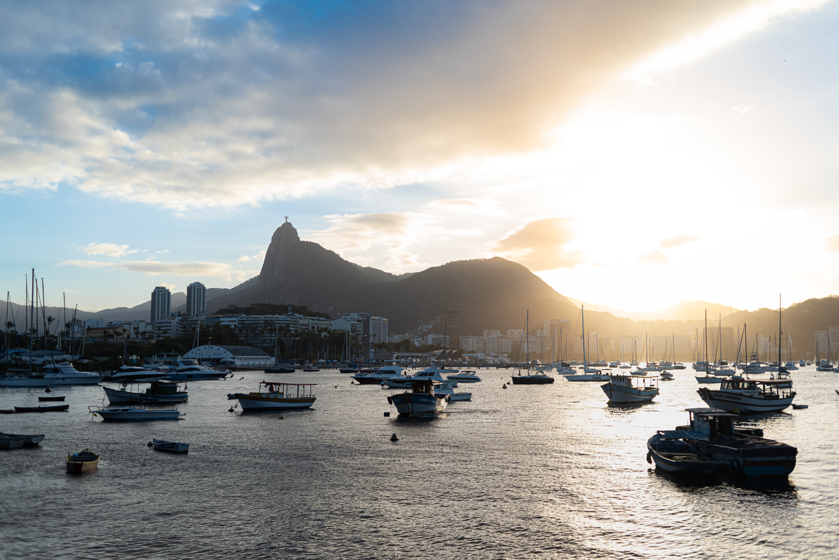 ensaio-externo-de-gestante-rj-praia-vermelha-mureta-da-urca-por-do-sol