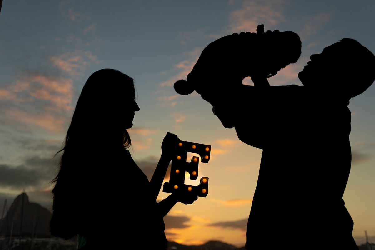 ensaio-externo-de-gestante-rj-praia-vermelha-mureta-da-urca-por-do-sol