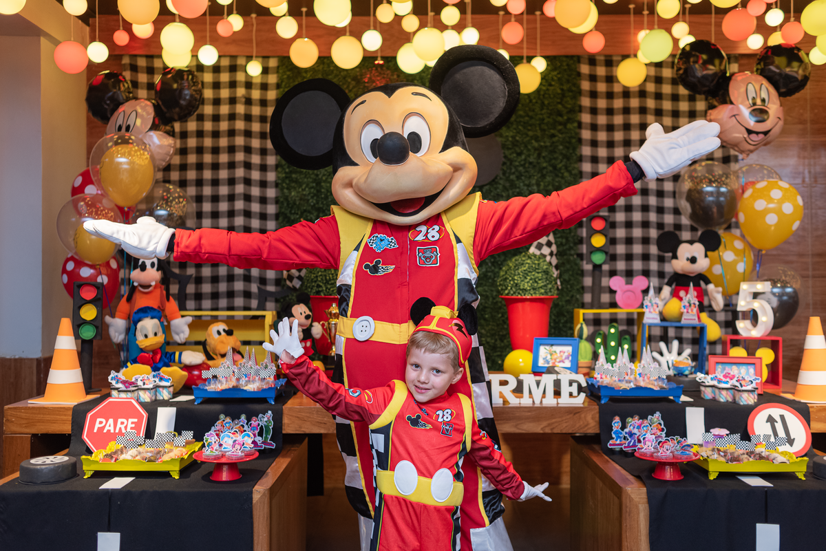 festa-infantil-rj-espoleta-buffet-infantil-botafogo-barao-de-lucena-tema-decoracao-mickey-corrida-5-anos-menino