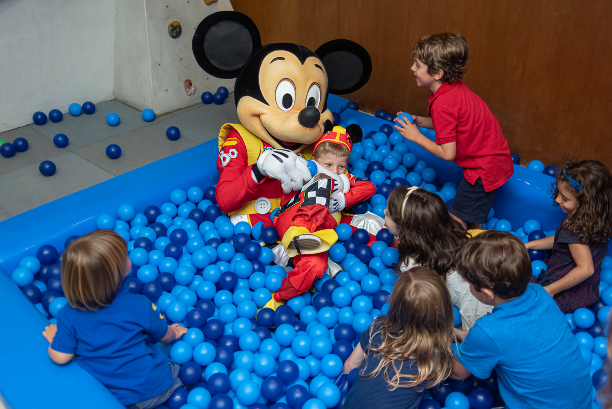 festa-infantil-rj-espoleta-buffet-infantil-botafogo-barao-de-lucena-tema-decoracao-mickey-corrida-5-anos-menino