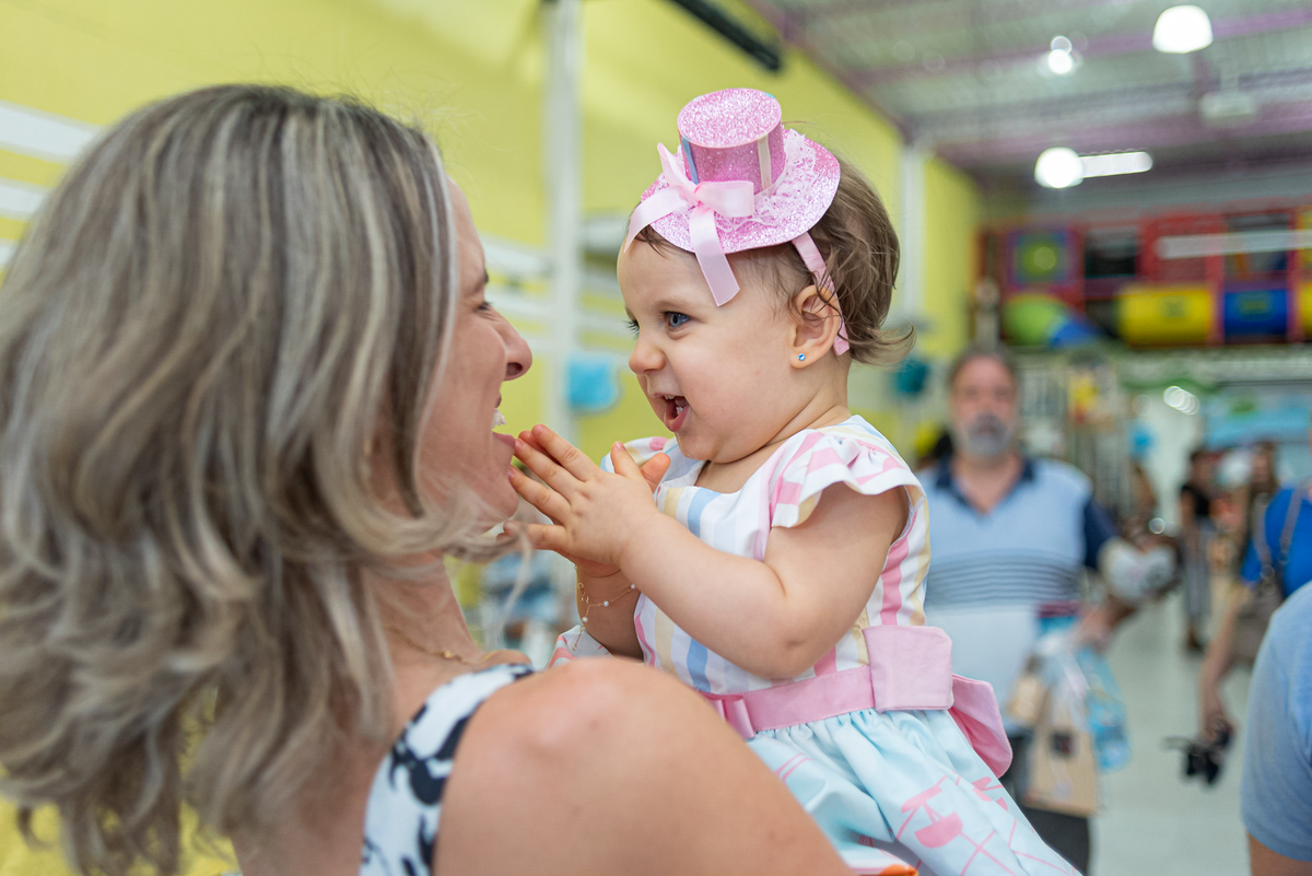 fotografia-festa-infantil-rj-1-ano-menina-circo-rosa-estacao-faz-de-conta-penha